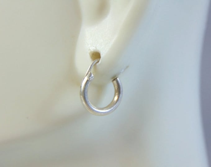Vintage Estate Sterling Silver Hoop Earrings .7g E1871