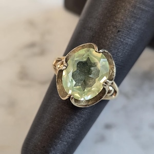 Womens Vintage Estate 10K Yellow Gold Peridot Ring 3.9g E7580