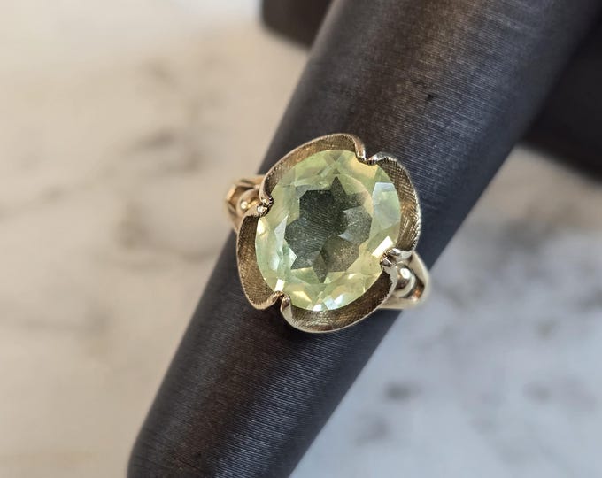 Womens Vintage Estate 10K Yellow Gold Peridot Ring 3.9g E7580