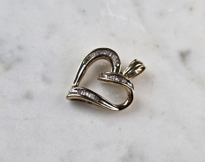 Womens Vintage Estate 10K Gold Diamond Heart Pendant 3.1g #E5135