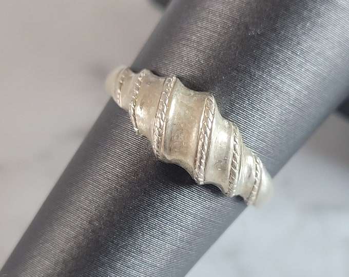Womens Vintage Estate Sterling Silver Modernist Ring 2.1g E6729