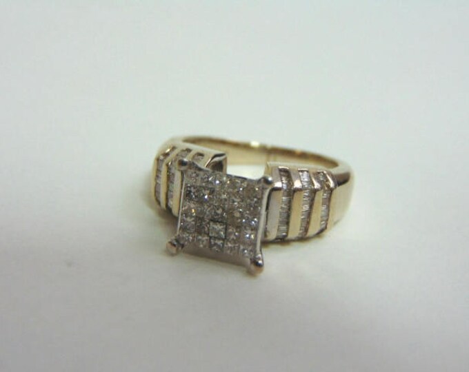 Womens Vintage Estate 10K Yellow Gold & Diamond Cluster Ring 8.8g E3597