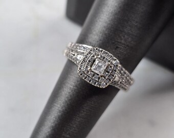 Womens Vintage Estate 10K White Gold Diamond Ring 5.1g E6227