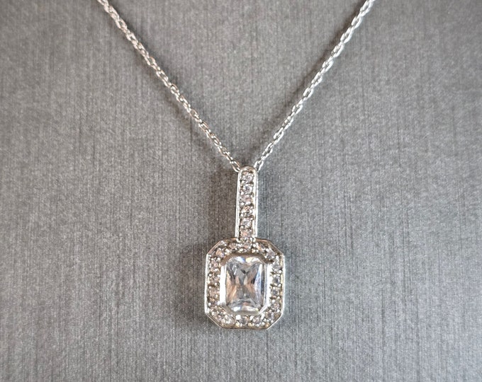 Womens Vintage Estate Sterling Silver CZ Pendant w/ Necklace 3.3g E7664