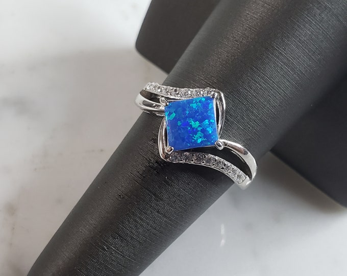 Womens Sterling Silver Modernist Blue Opal Ring 3.6g E4116