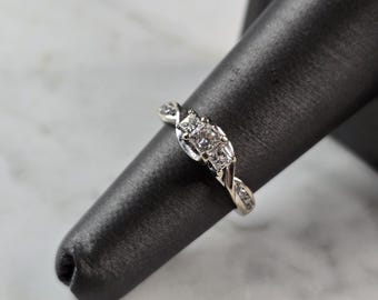 Womens Vintage Estate 10K White Gold Diamond Ring 2.7g E6732