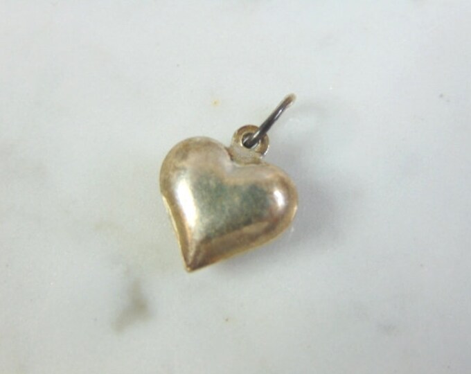 Womens Vintage Estate Sterling Silver Heart Charm 1.1g E4361