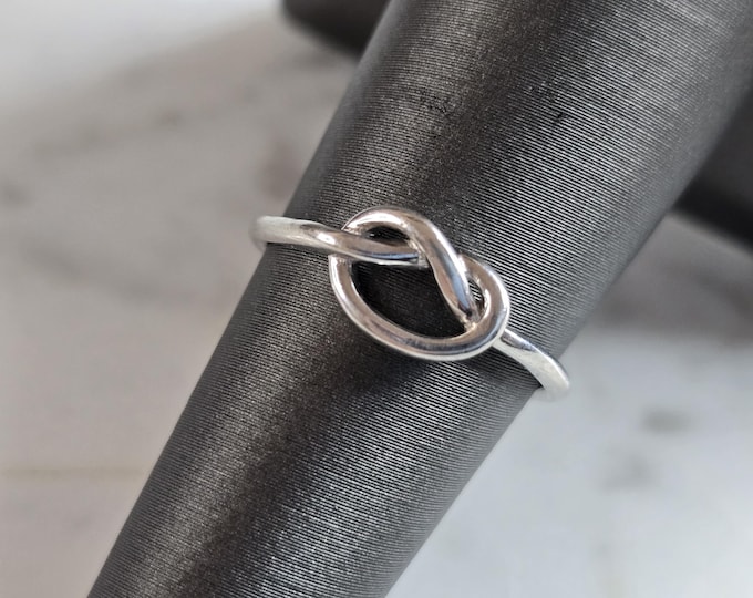 Womens Vintage Estate Sterling Silver Lovers Knot Ring 1.3g E7321