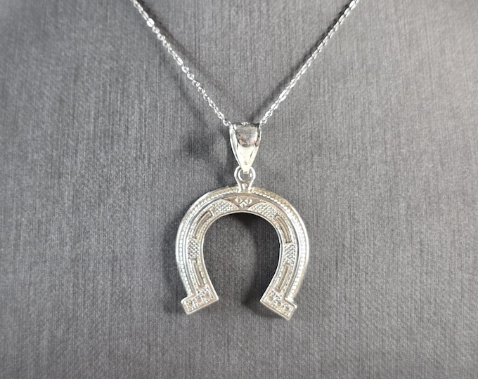 Women Vintage Estate Sterling Silver Lucky Horseshoe Pendant Necklace 6.5g E6629