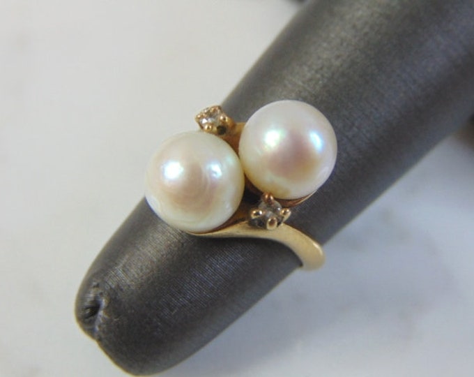Womens Vintage Estate 14K Gold Ring w/ Pearl & Diamonds 4.1g E3219