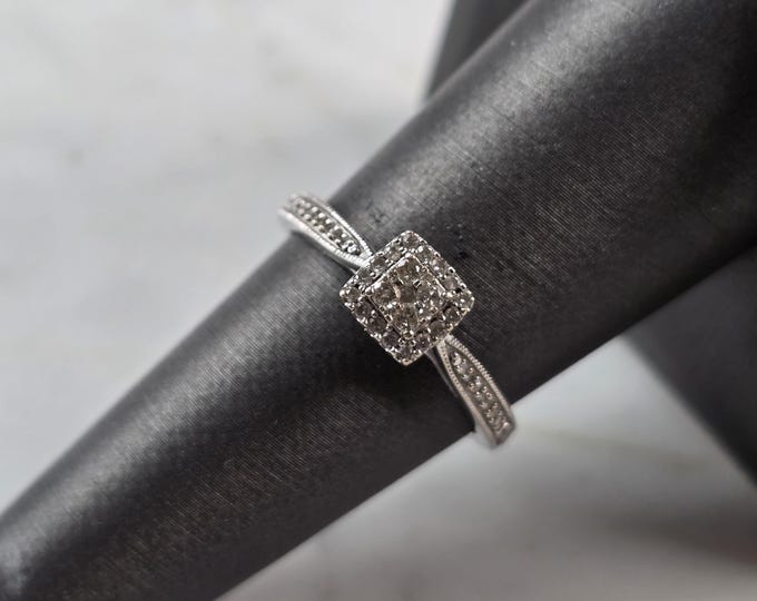 Womens Vintage Estate 10K White Gold Diamond Ring, 2.2g E5856