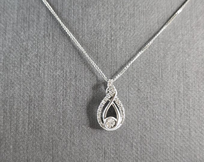 Womens Vintage Sterling Silver Diamond Tear Drop Pendant Necklace 2.6g E1937