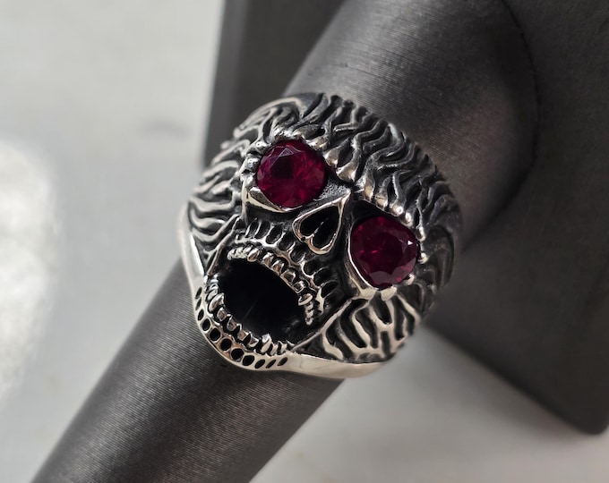 Mens Sterling Silver Ruby Eyed Skull Ring 14.4g E3021