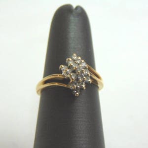 Lovely Women&#39;s Vintage Estate 14K Yellow Gold Diamond Cluster Ring 3.0g E3559