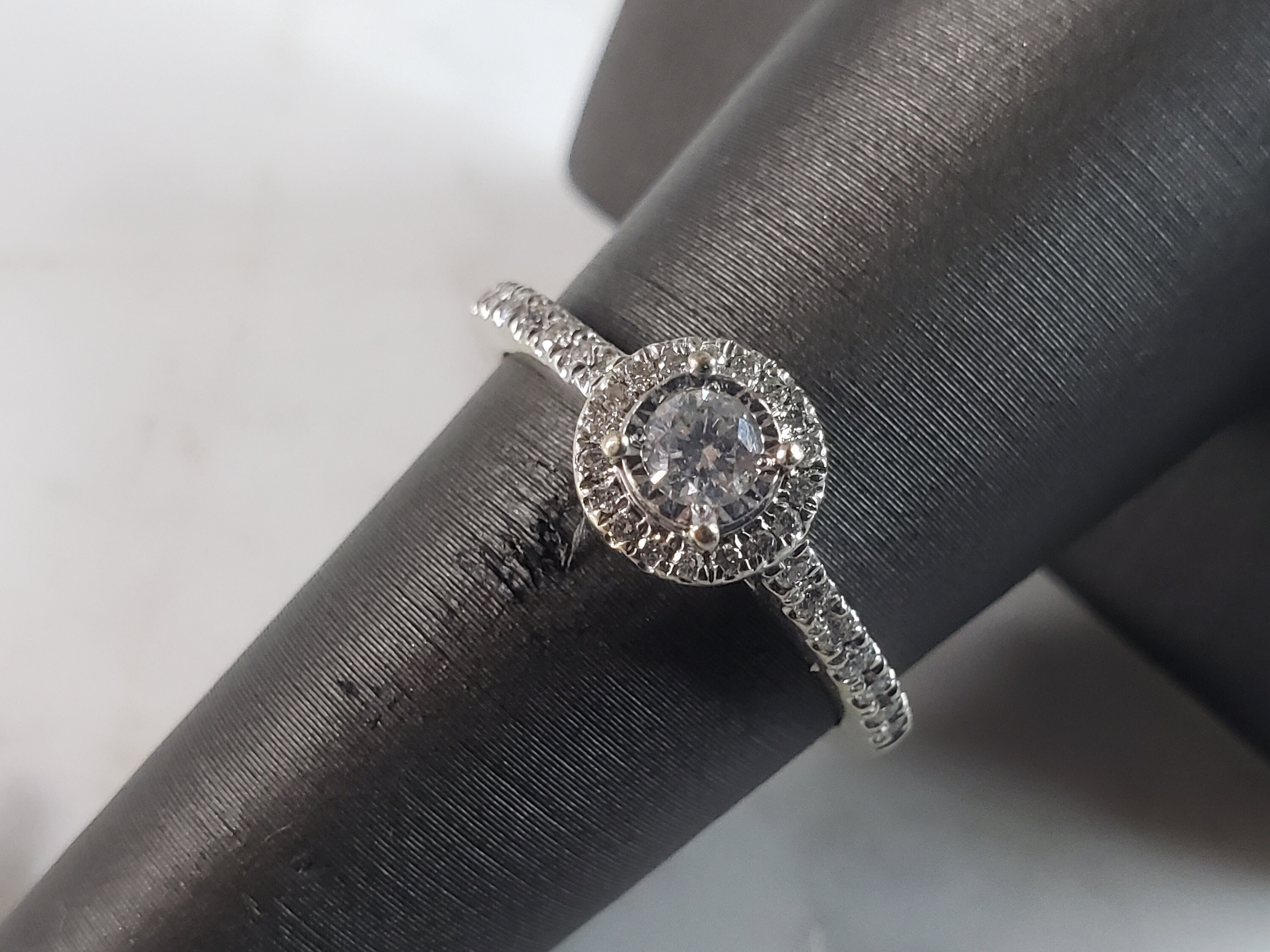 White gold 10k diamond ring store