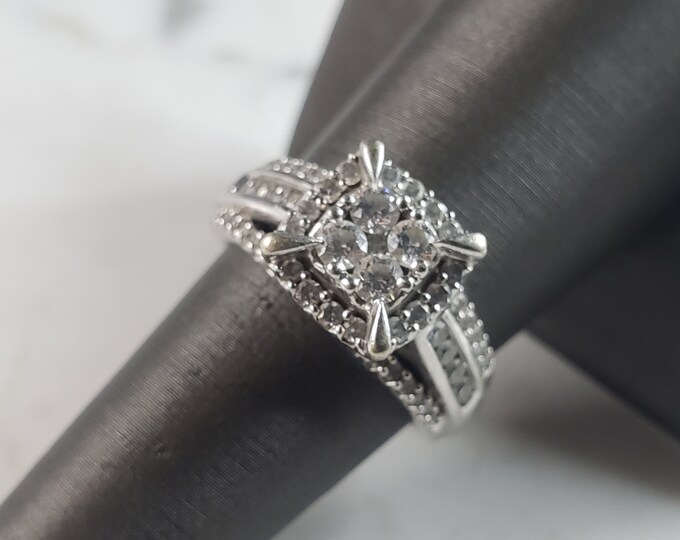 Womens Vintage Estate 10K White Gold Diamond Cluster Ring 6.1g E1118