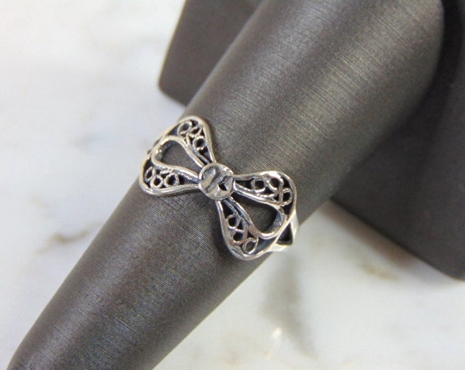Womens Vintage Estate Sterling Silver Ribbon Ring 1.7g E5097