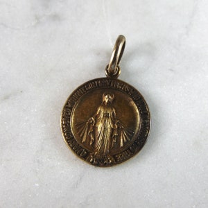 Vintage Estate 14K Yellow Gold Religious St. Mary Charm 1.3g E3172
