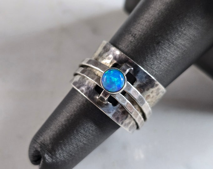 Womens Vintage Estate Sterling Silver Hammered Modernist Opal Ring 7.9g E7900