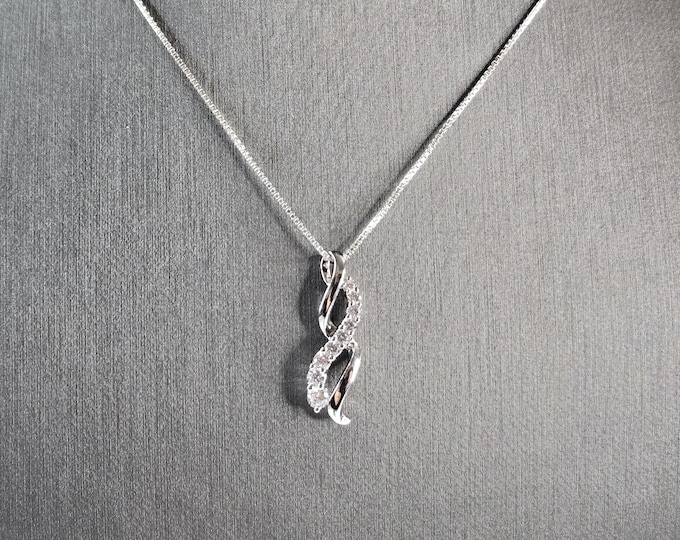 Womens Vintage Estate Sterling Silver CZ Pendant W/ Necklace 4.1g E4256