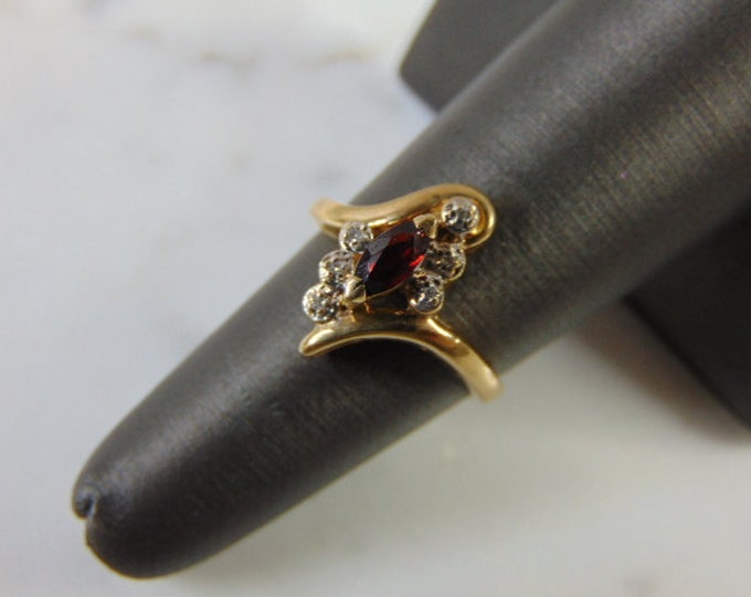 Womens Vintage Estate 10k Gold Ruby Colored Stone & Diamond Ring 2.7g E1738