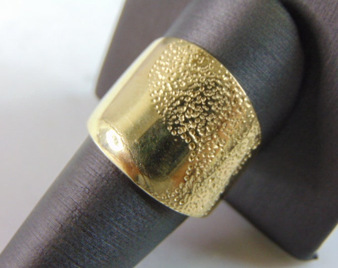 Womens 14K Yellow Gold Modernist Cigar Band Ring 8.6g  E1706