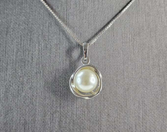 Womens Vintage Estate Sterling Silver Faux Pearl Pendant Necklace 4.0g E6626
