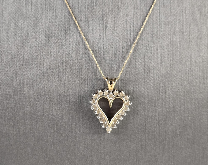 Womens Vintage Estate 10k Gold Necklace w/ Diamond Heart Pendant  2.8g  E4837