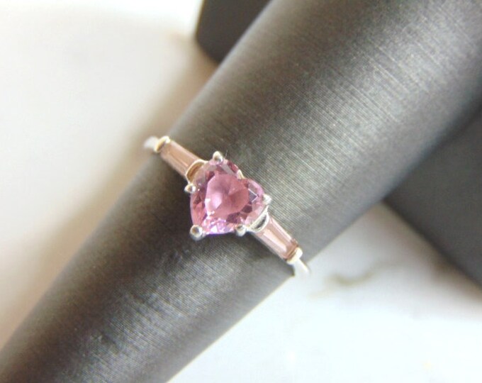 Womens Sterling Silver Ring w/ Morganite Colored Stone 1.6g E2490
