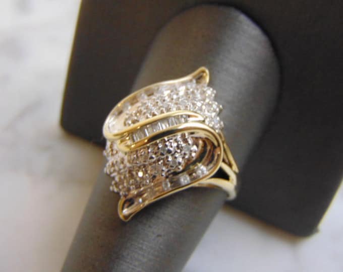 Womens Vintage Estate 10k Gold Diamond Cluster Ring 4.1g E2872