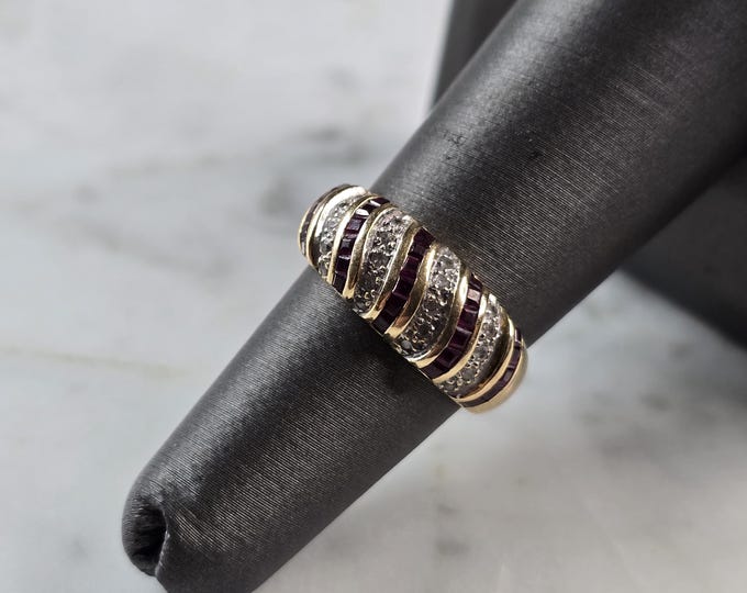 Womens Vintage Estate 14k Yellow Gold Ruby & Diamond Ring 3.8g E6739