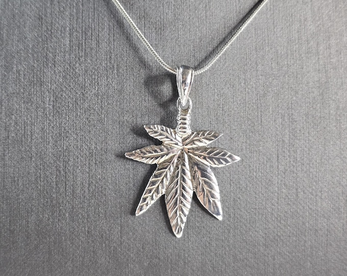 Mens Vintage Estate Sterling Silver 420 Leaf Pendant Necklace 8.3g E5822