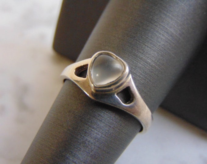 Womens Vintage Estate Sterling Silver Modernist Heart Ring 3.0g #E3443