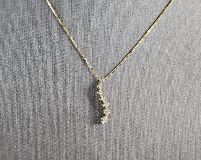 Womens Vintage Estate 10k Gold Diamond Journey Pendant & Necklace 1.3g E5116