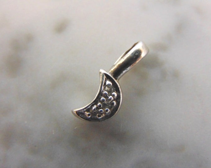 Womens Vintage Estate Sterling Silver Moon Pendant 0.8g E4546