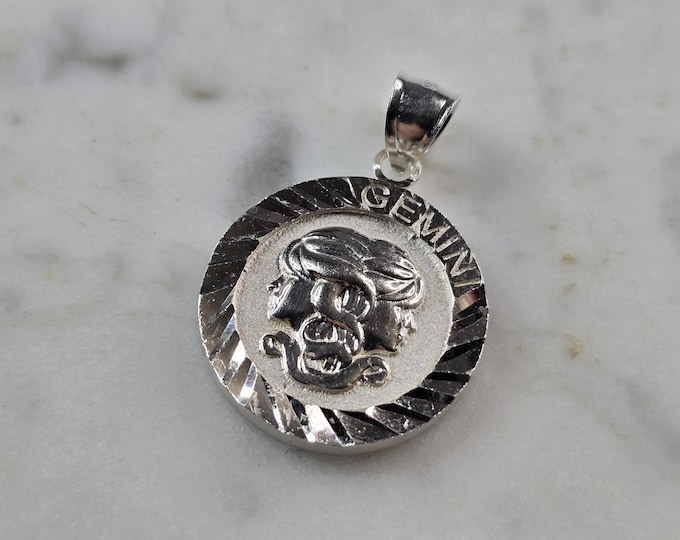 Womens Vintage Estate Sterling Silver Zodiac Gemini Pendant 3.5g E5683