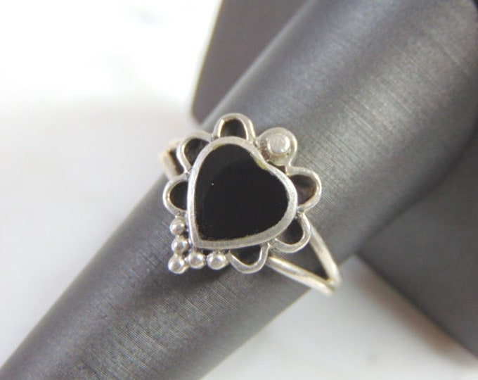 Womens Vintage Estate Sterling Silver Heart Shaped Ring, 2.1g  E4688