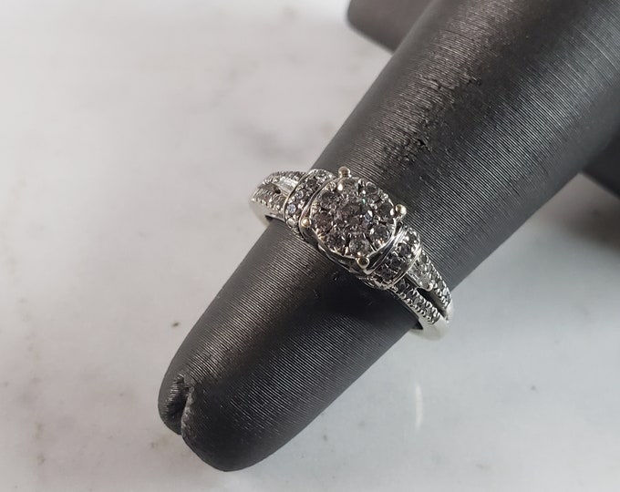 Womens Vintage Estate 10K White Gold Diamond Ring, 3.0g E1278