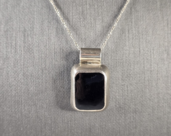 Womens Vintage Estate Sterling Silver Onyx Pendant Necklace 10.6g E4539