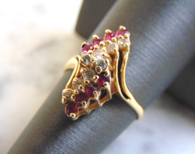 Womens Vintage Estate 10K Yellow Gold Diamond & Garnet Ring, 3.5g E816