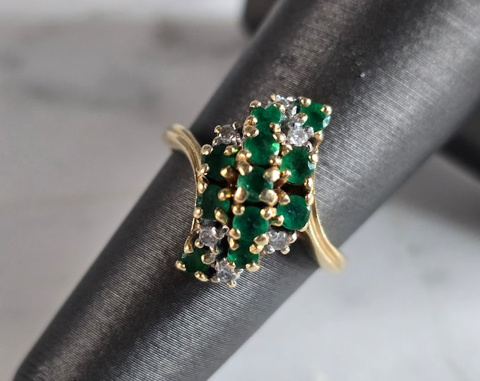 Womens Vintage Estate 14K Gold Diamond & Emerald Cluster Ring 4.1g E7454