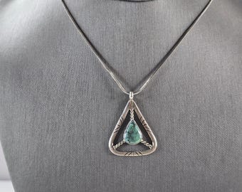 Womens Vintage Sterling Silver Southwestern Turquoise Pendant Necklace 9.5g E689