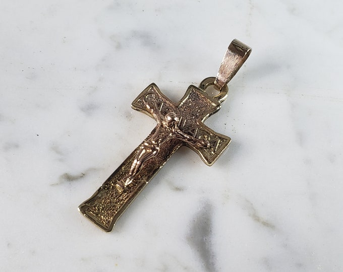 Vintage Estate 10K Yellow Gold Religious Cross Pendant 7.2g E6242