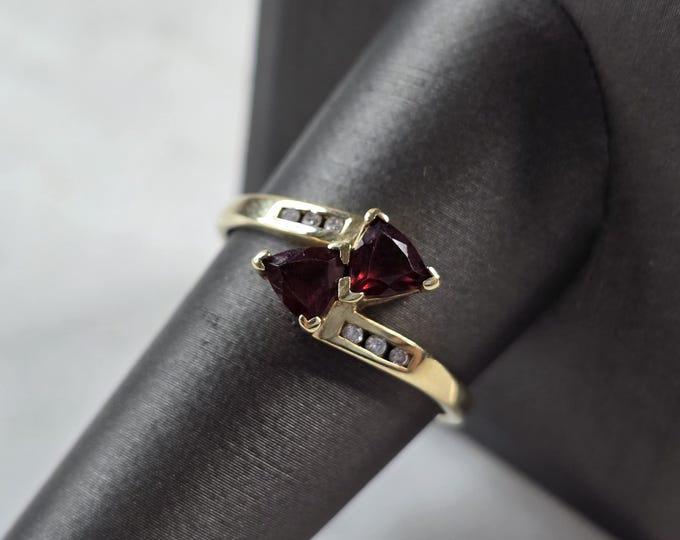 Womens Vintage Estate 10k Yellow Gold Garnet & Diamond Ring 2.1g #E6823