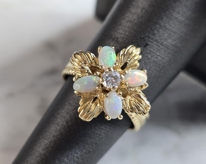 Womens Vintage Estate 14k Gold Opal & Diamond Ring 5.4g E7343