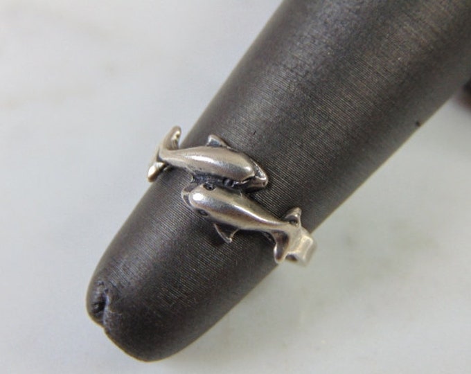 Womens Vintage Estate Sterling Silver Dolphins Ring 1.4g E5126