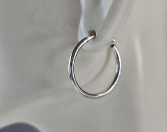 Womens Vintage Estate Sterling Silver Hoop Earrings 1.5g #E3812