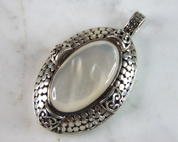Womens Vintage Estate Sterling Silver M.O.P. Pendant 10.2g E2649