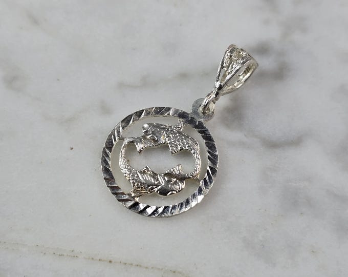 Womens Vintage Estate Sterling Silver Zodiac Pisces Pendant 1.2g E7688