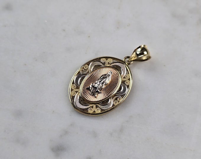 Womens Vintage Estate 14K Mixed Gold Religious Virgin Mary Pendant 2.0g E6565